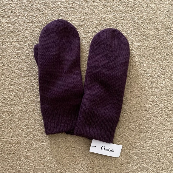 Sunday Best Accessories - Aritzia Sunday Best Lolo Mitten in purple